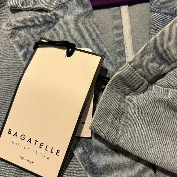 Bagatelle Blue Blazer with Notched Lapels and Tailored Fit - Picture 4 of 7